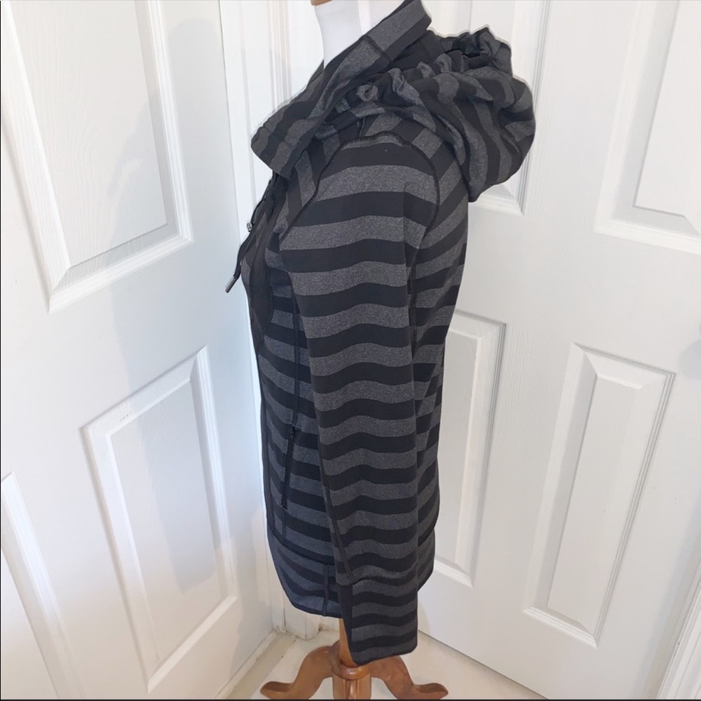 Lululemon gray black macro striped stride jacket 6 - Picture 8 of 8